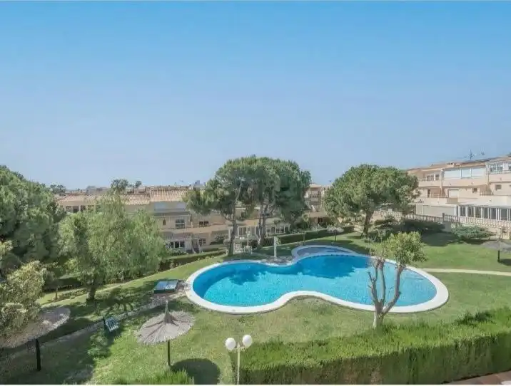 Piscina de Casa adosada en venta en Alicante / Alacant con Aire acondicionado, Calefacción y Jardín privado