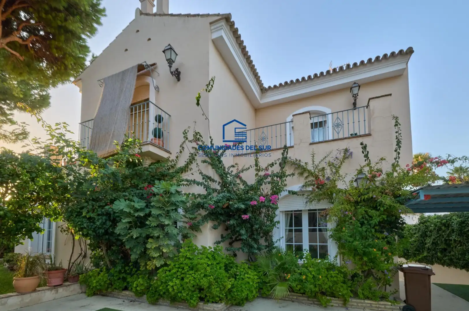 Vista exterior de Casa o xalet en venda en El Puerto de Santa María amb Aire condicionat, Jardí privat i Terrassa