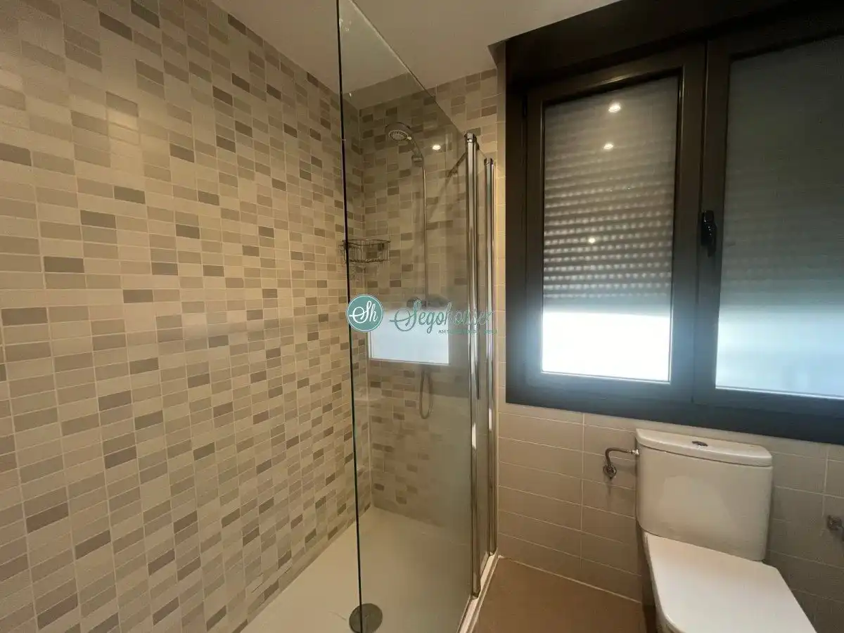 Bathroom of Flat for sale in Segovia  with Heating and Storage room