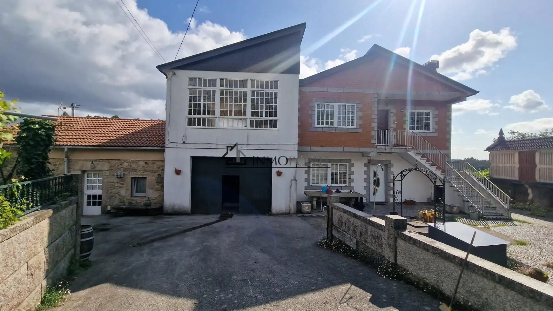 Vista exterior de Casa o xalet en venda en Moraña amb Jardí privat