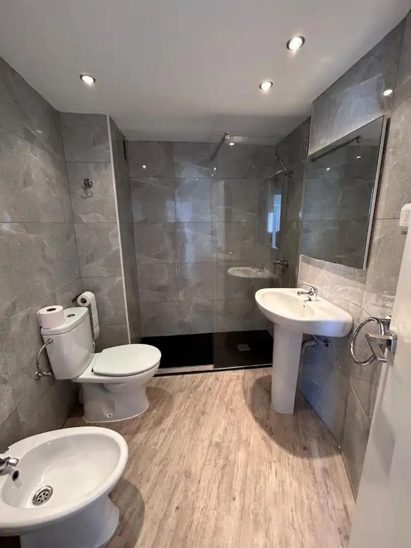 Baño de Piso de alquiler en Zaragoza con Calefacción, Amueblado y Horno