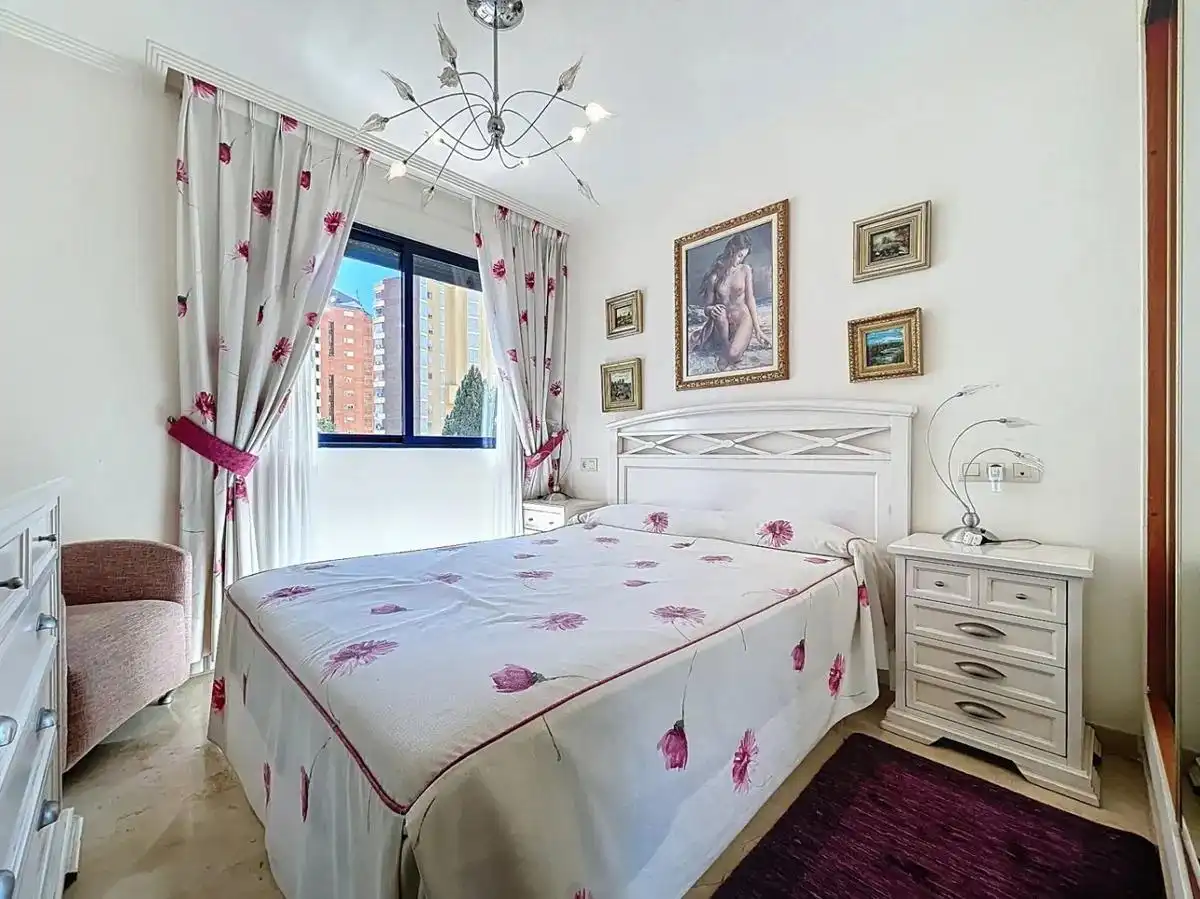 Habitación de Piso en venta en Benidorm con Aire acondicionado, Calefacción y Jardín privado