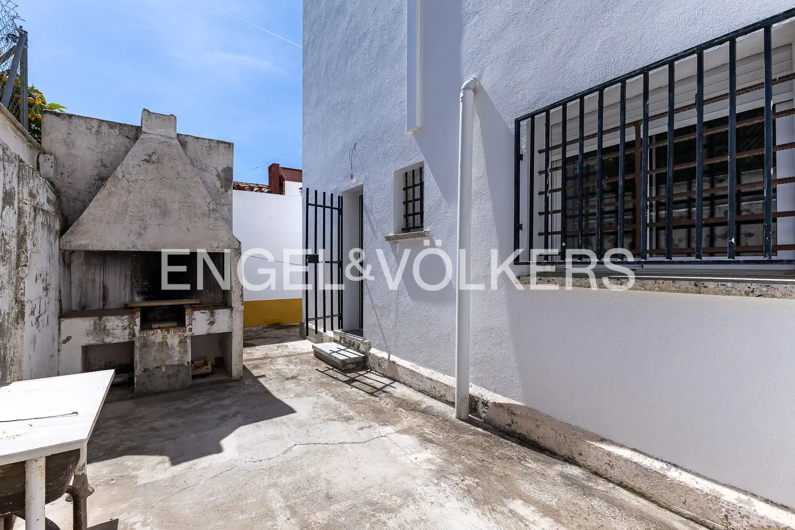 Vista exterior de Casa adosada en venda en Cubelles amb Aire condicionat, Calefacció i Jardí privat