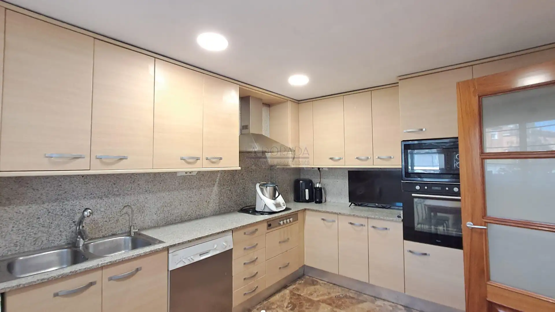 Adosado con terraza en venta en Carrer Belgrad, imagen 4