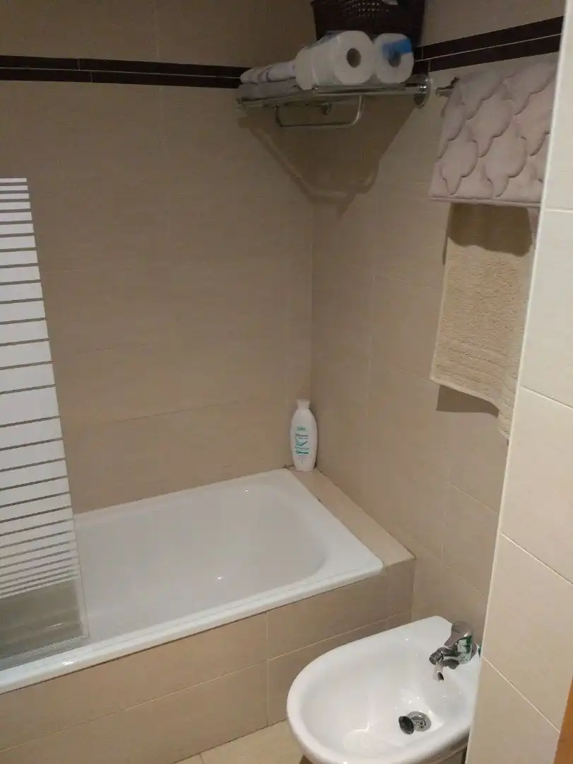 Baño de Piso de alquiler en Algeciras con Amueblado y Piscina comunitaria