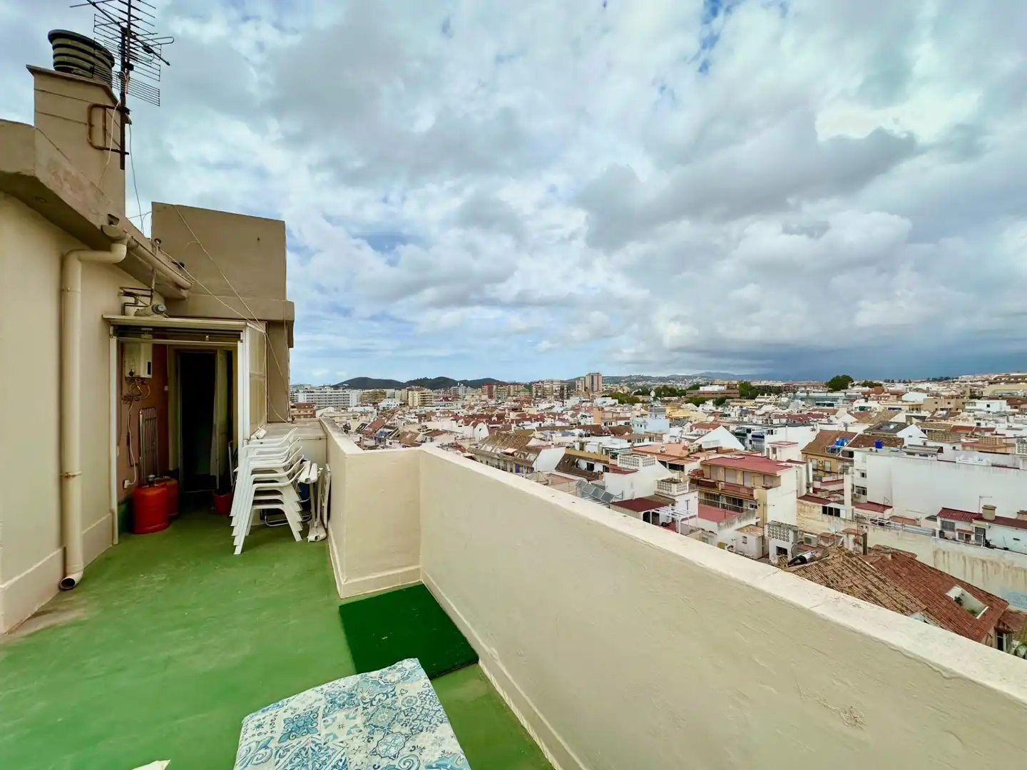 Vista exterior de Ático en venta en Fuengirola con Terraza y Balcón
