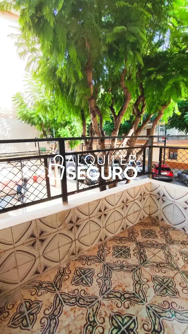 Exterior view of Flat for rent in Madrid  with Air Conditioner, Terrace and Furnished