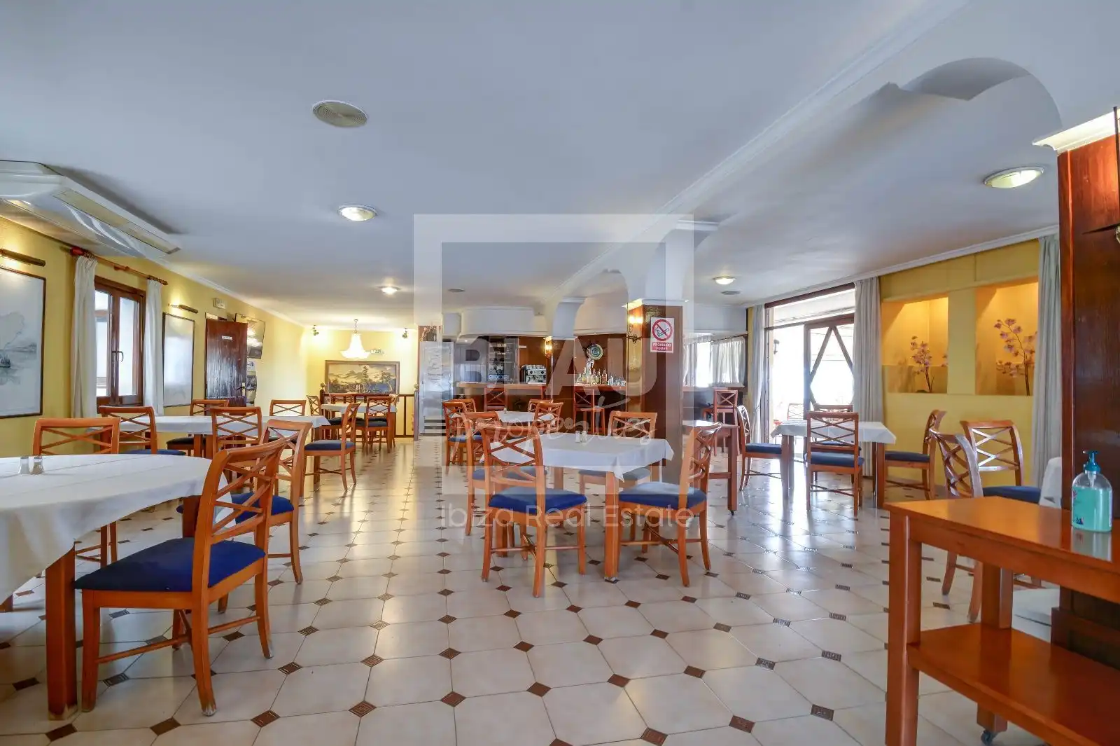 Local en venta en Sant Josep de sa Talaia con Aire acondicionado, Terraza y Amueblado
