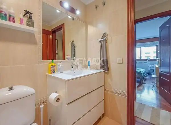 Habitación de Piso en venta en Vigo  con Calefacción, Terraza y Trastero