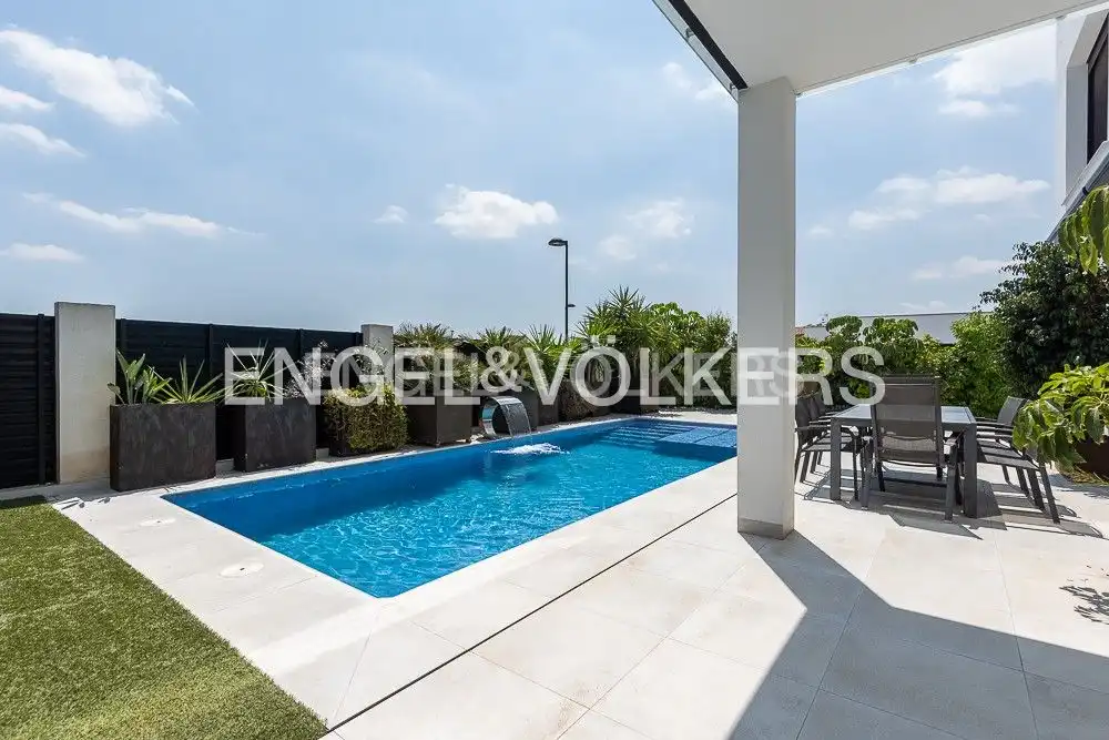 Piscina de Casa o chalet en venta en Zona Avenida Alta - Auditorio