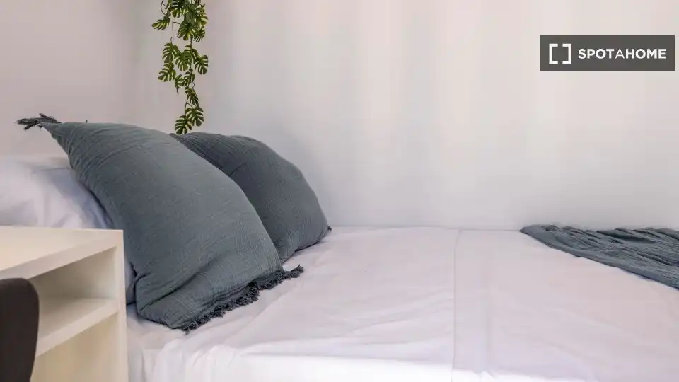 Bedroom of Flat for rent in Madrid  with Air Conditioner, Heating and Furnished
