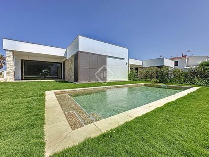 Vista exterior de Casa o xalet en venda en Es Mercadal amb Aire condicionat, Terrassa i Piscina