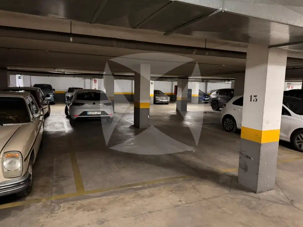 Parking de Oficina de alquiler en Badajoz con Aire acondicionado