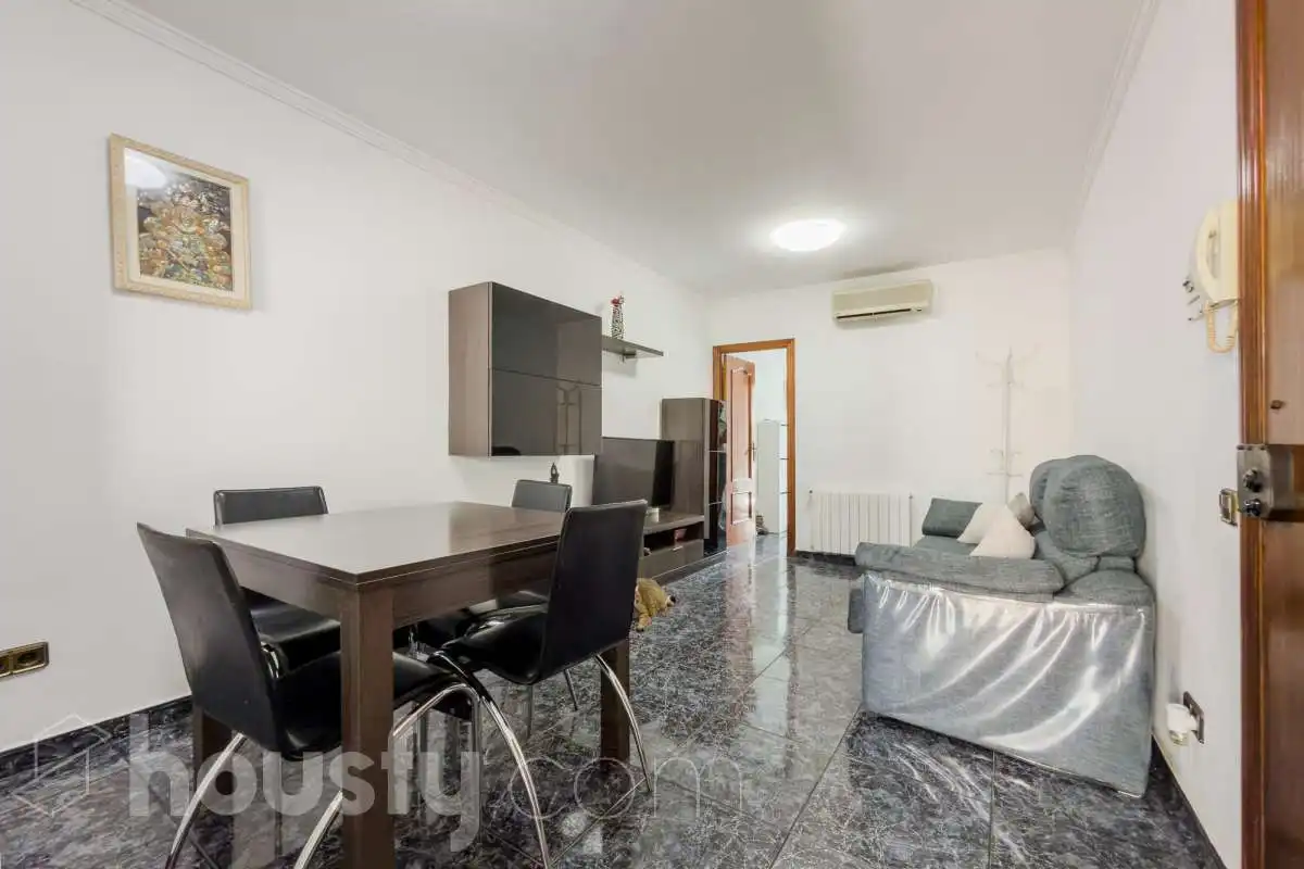 Exterior view of Houses for sale in Badalona  with Air Conditioner, Heating and Terrace