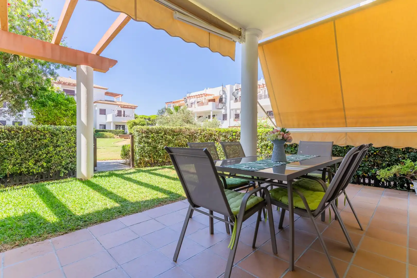 Apartment with pool for sale in La Barrosa, imagen 2