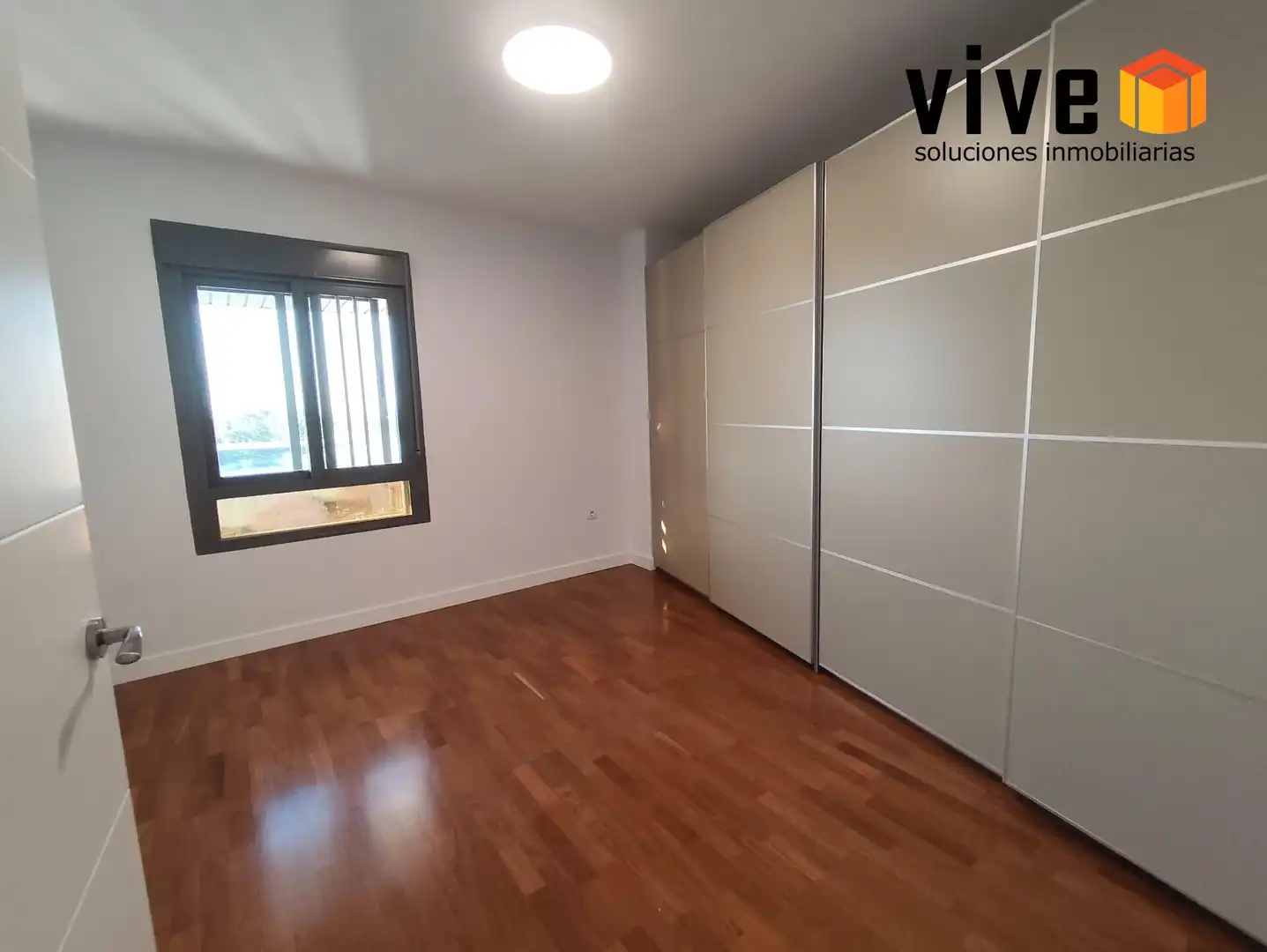 Schlafzimmer von Wohnung zur Miete in Sevilla mit Privatgarten, Terrasse und Abstellraum