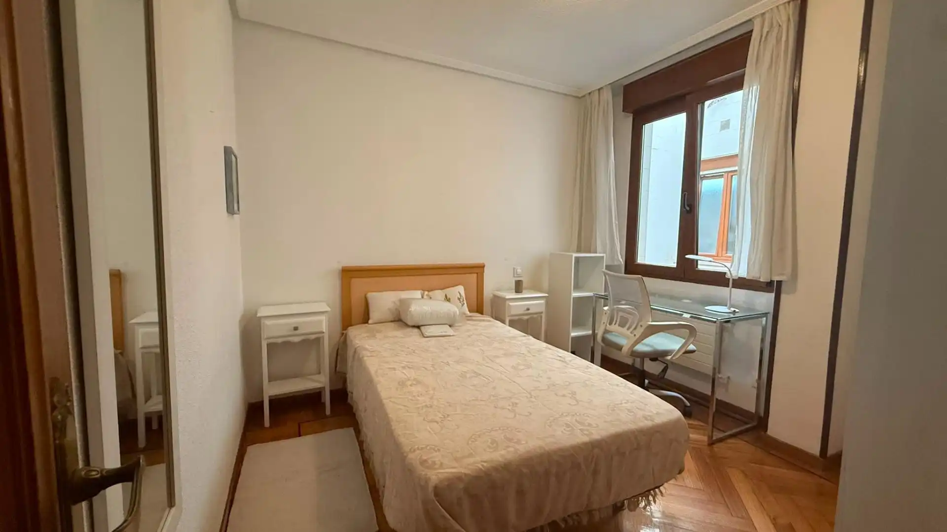 Bedroom of Flat for rent in Santander