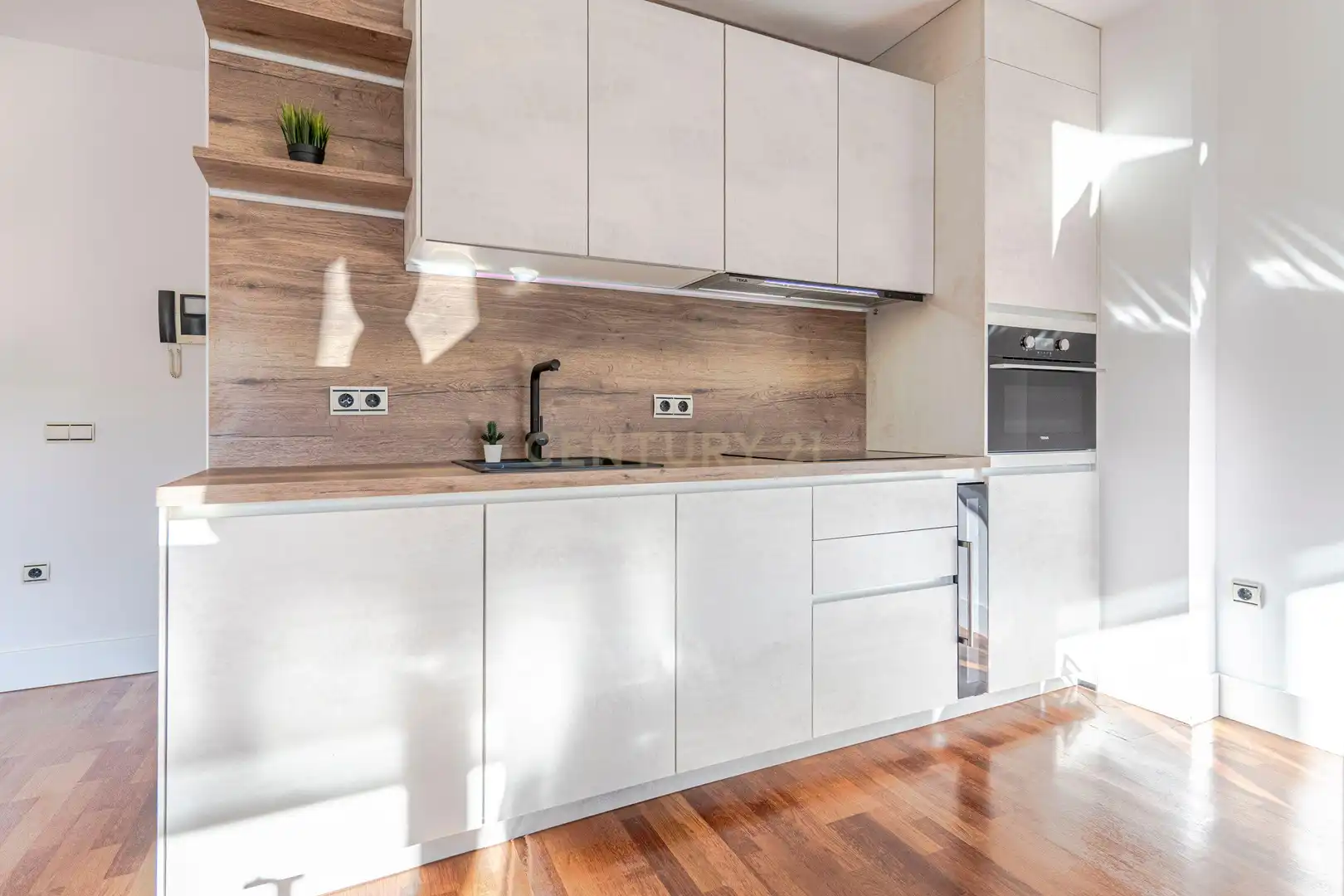 Cocina de Apartamento en venta en Granada con Aire acondicionado, Horno y Microondas