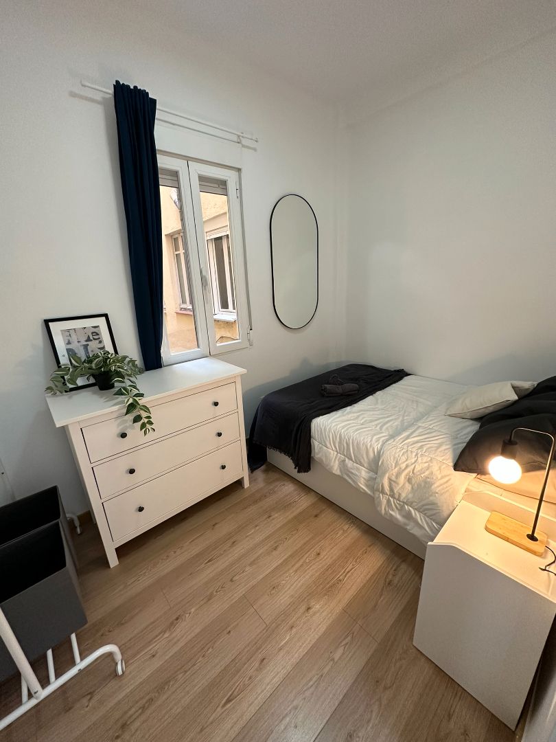 Bedroom of Flat to share in  Madrid Capital  with Heating, Furnished and Oven