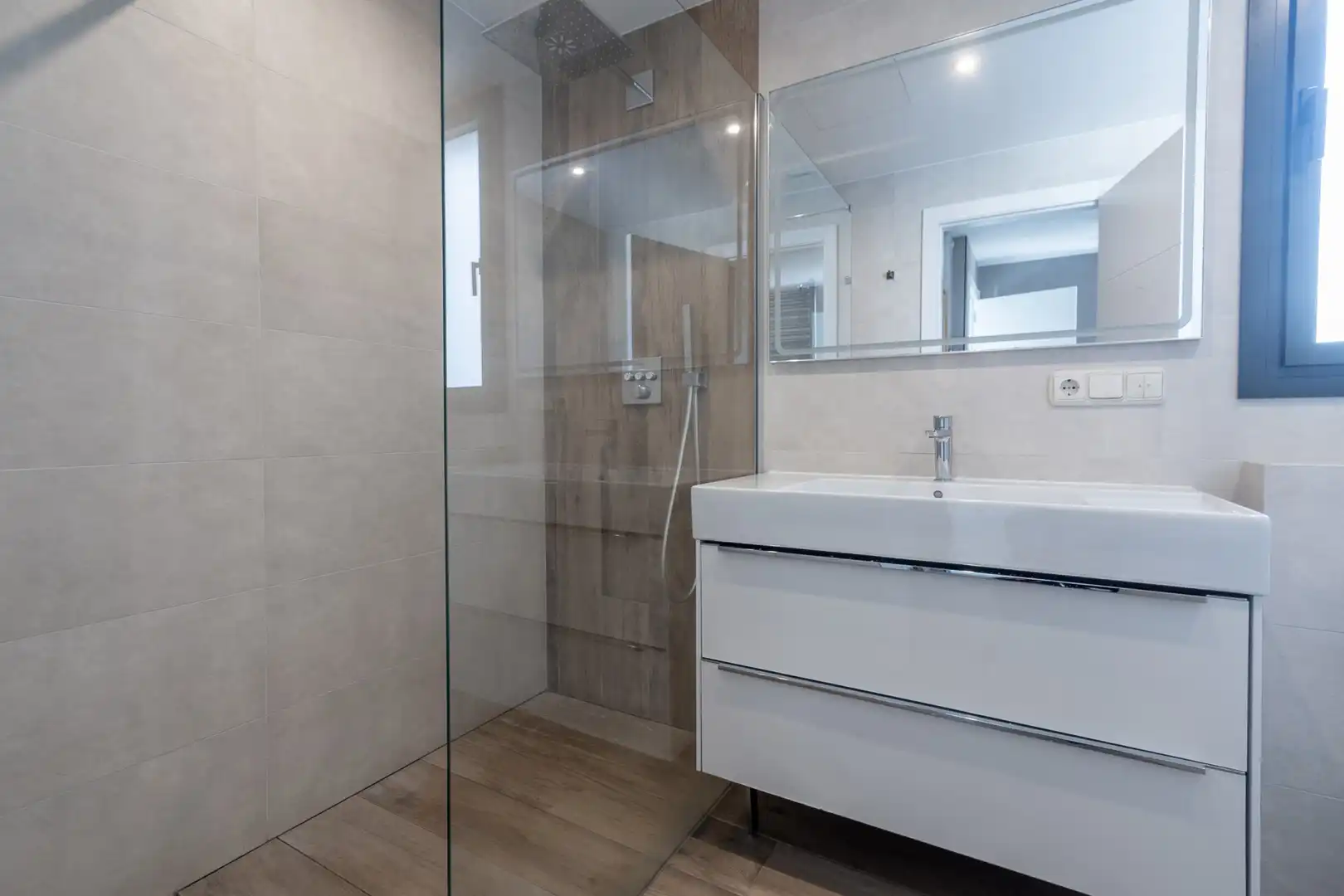 Bathroom of Attic for rent in Marbella  with Air Conditioner, Heating and Terrace