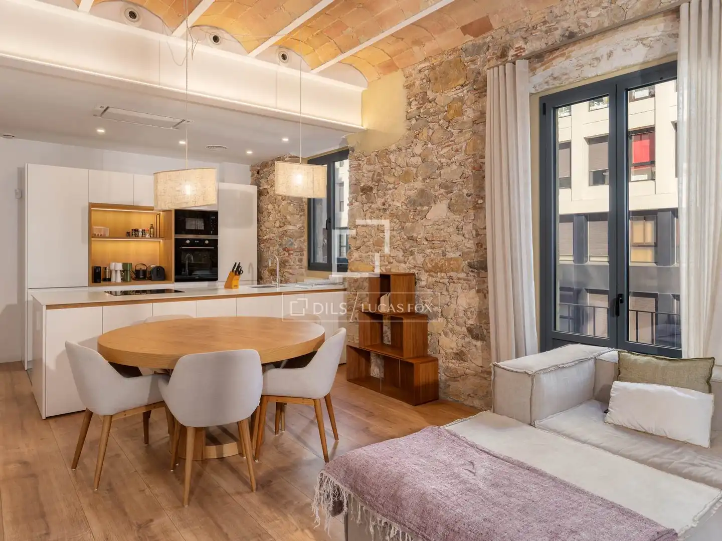 Living room of Flat for sale in Girona  with Air Conditioner, Parquet flooring and Furnished
