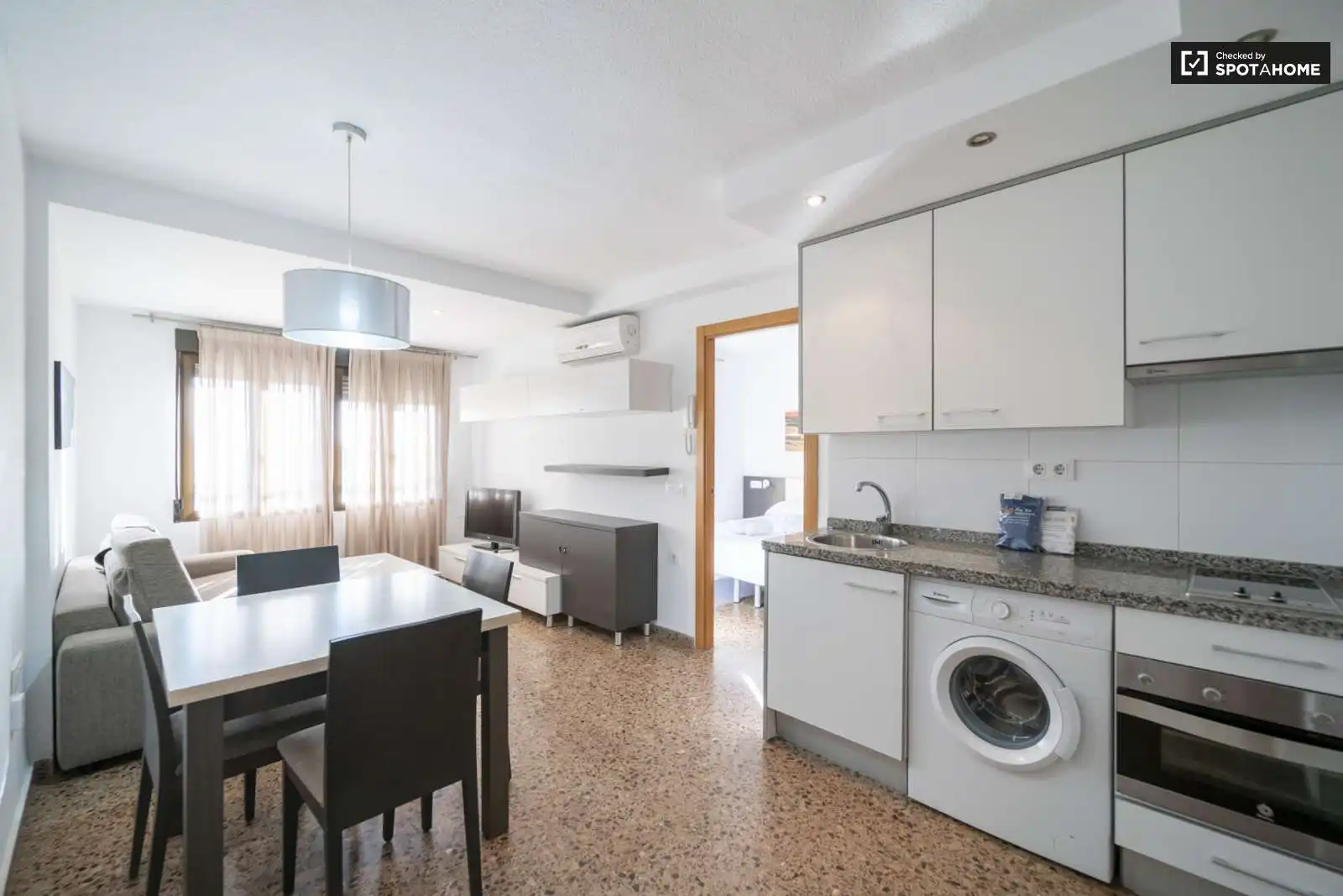 Küche von Wohnungen zur untervermieten in  Valencia Capital mit Klimaanlage, Terrasse und Möbliert