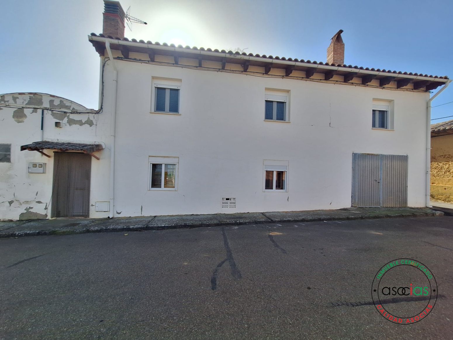 Vista exterior de Casa adosada en venda en Vallecillo amb Calefacció