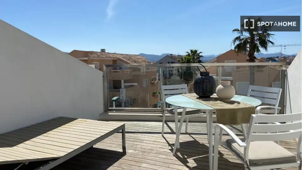 Room in Montañar - El Arenal