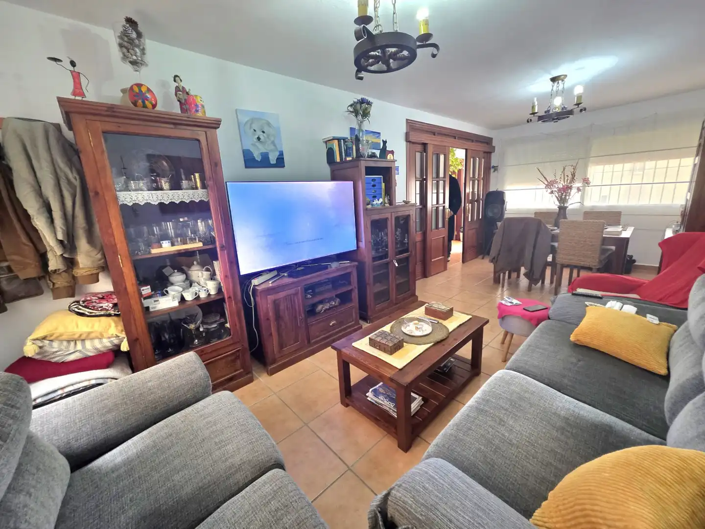 Sala d'estar de Casa adosada en venda en Tarifa amb Aire condicionat, Jardí privat i Terrassa