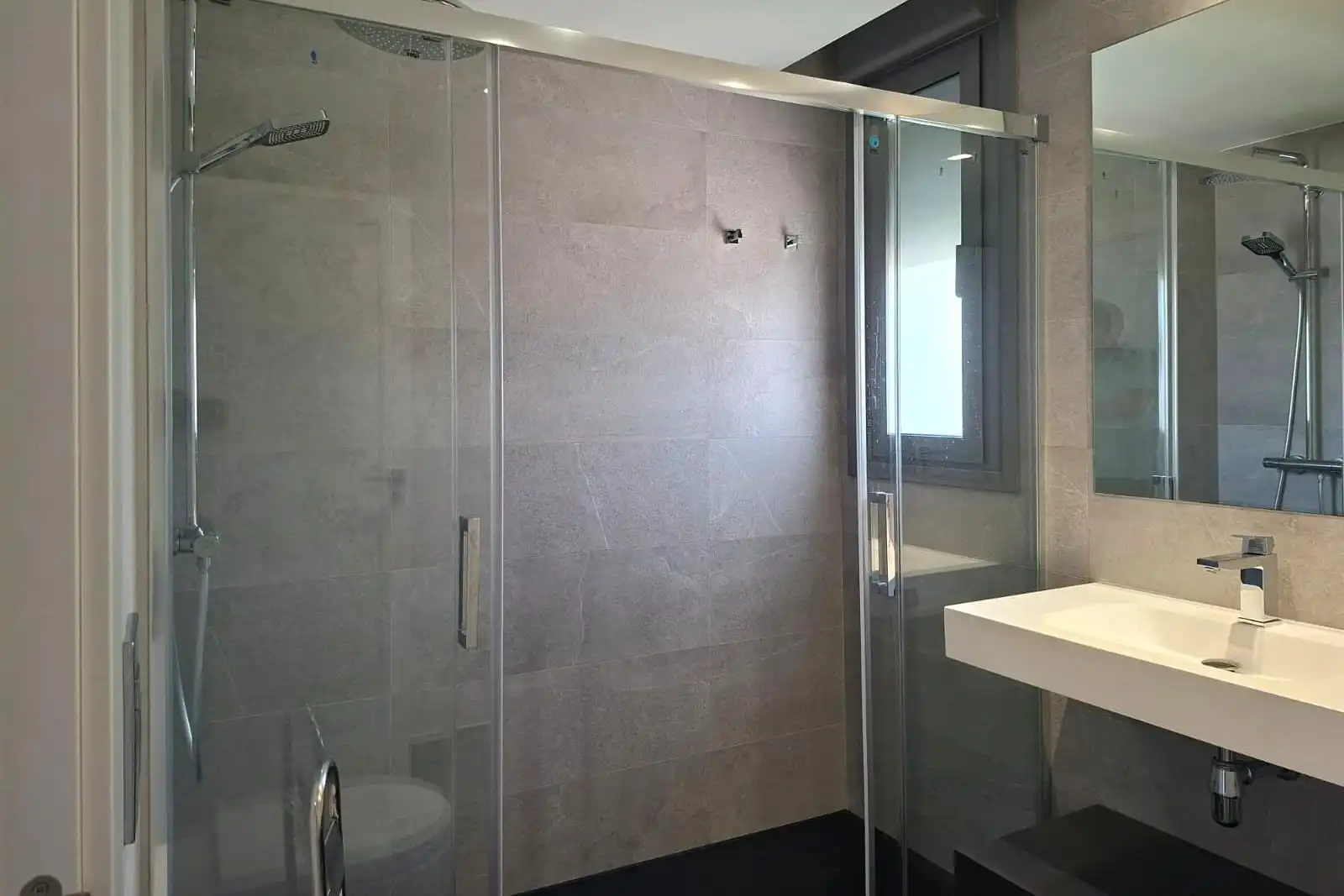 Bathroom of Attic for rent in Boadilla del Monte  with Terrace, Storage room and Community pool
