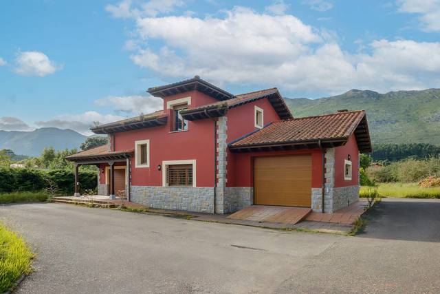 Casa-chalet en Venta en Lg Camango en Ribadesella