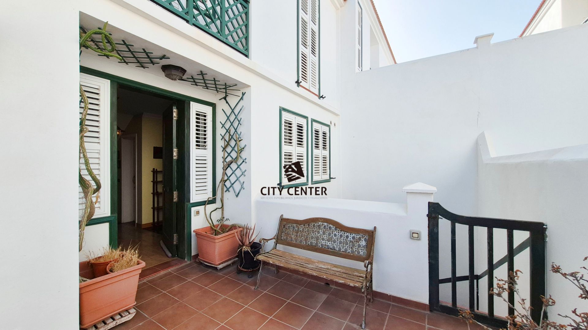 Exterior view of Single-family semi-detached for sale in Arico  with Parquet flooring, Furnished and Oven