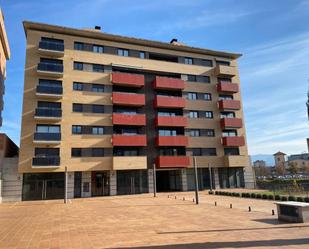 Vista exterior de Dúplex en venda en Vic amb Aire condicionat, Terrassa i Balcó