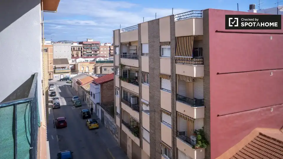 Exterior view of Flat for rent in Paterna  with Air Conditioner, Heating and Furnished