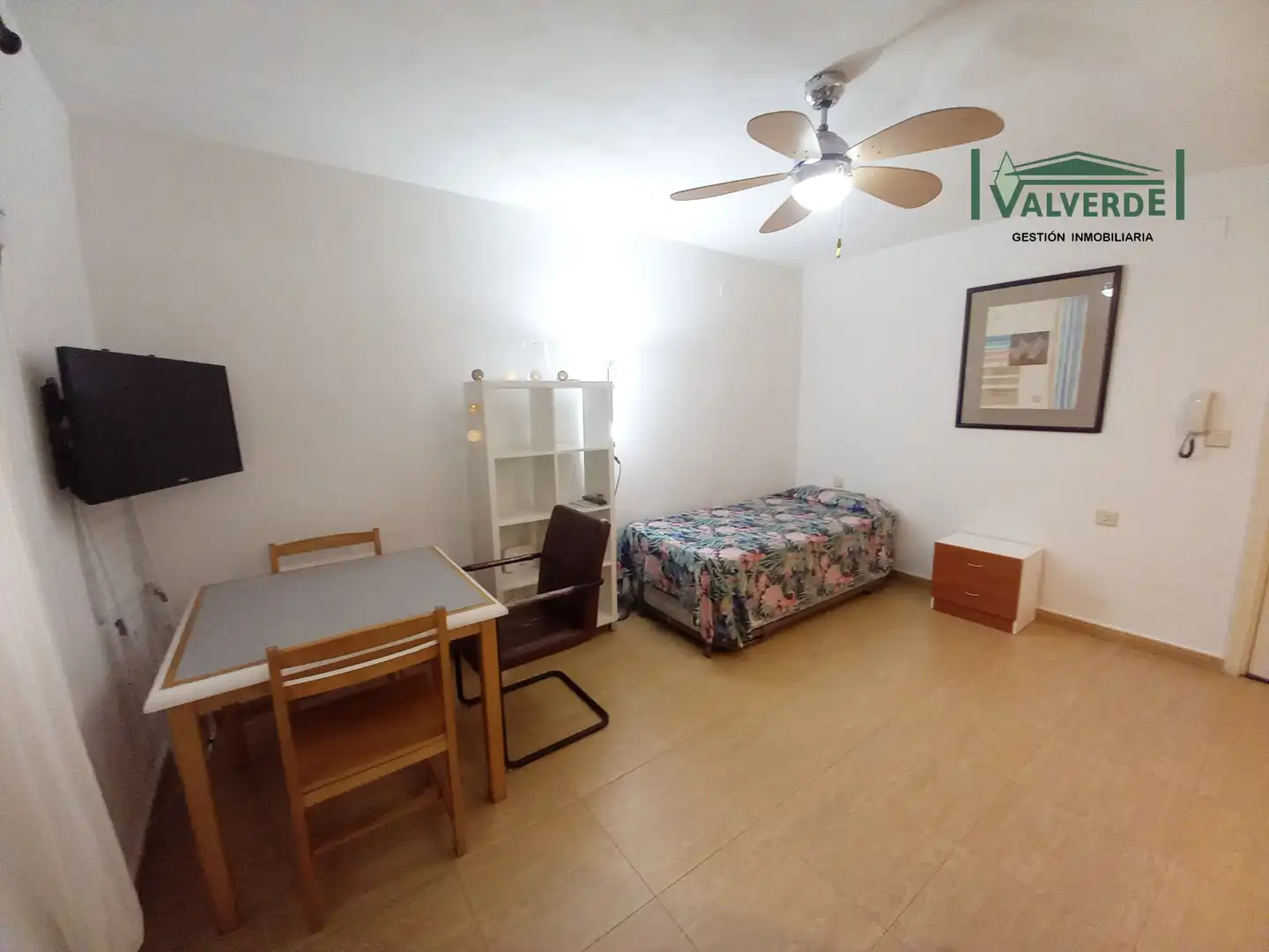 Habitación de Estudio de alquiler en Granada con Calefacción, Amueblado y Lavadora