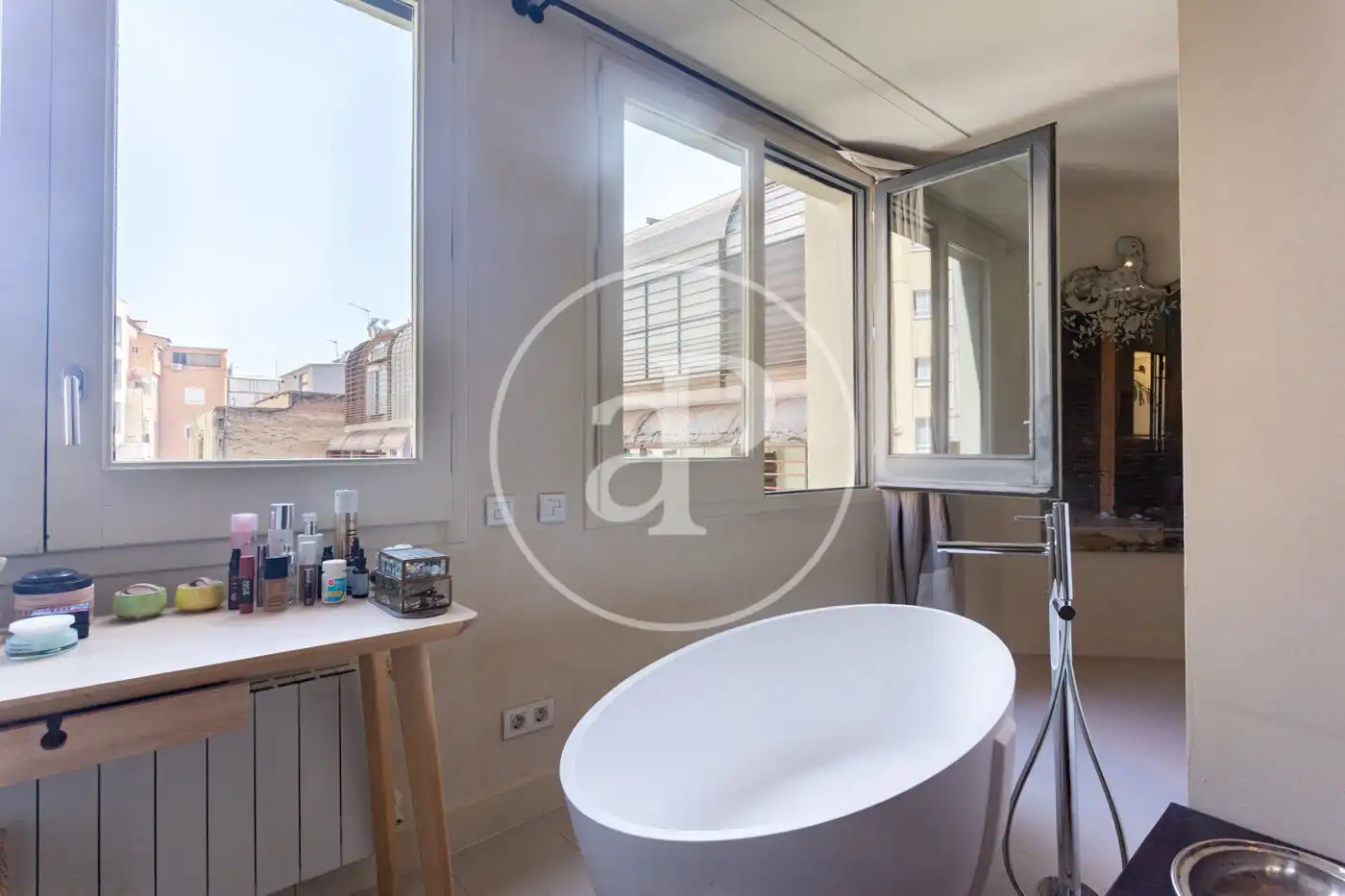 Baño de Piso de alquiler en Barcelona con Calefacción, Amueblado y Balcón