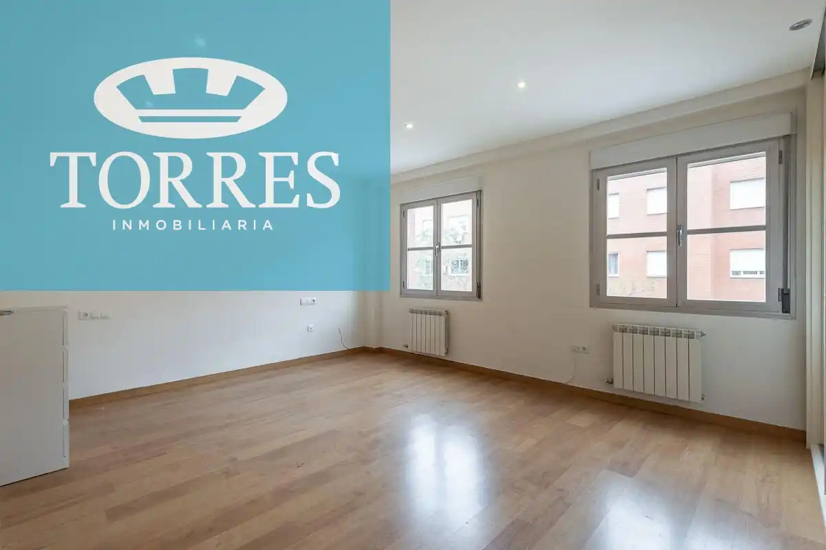 Exterior view of Flat for rent in Granada  with Air Conditioner and Heating