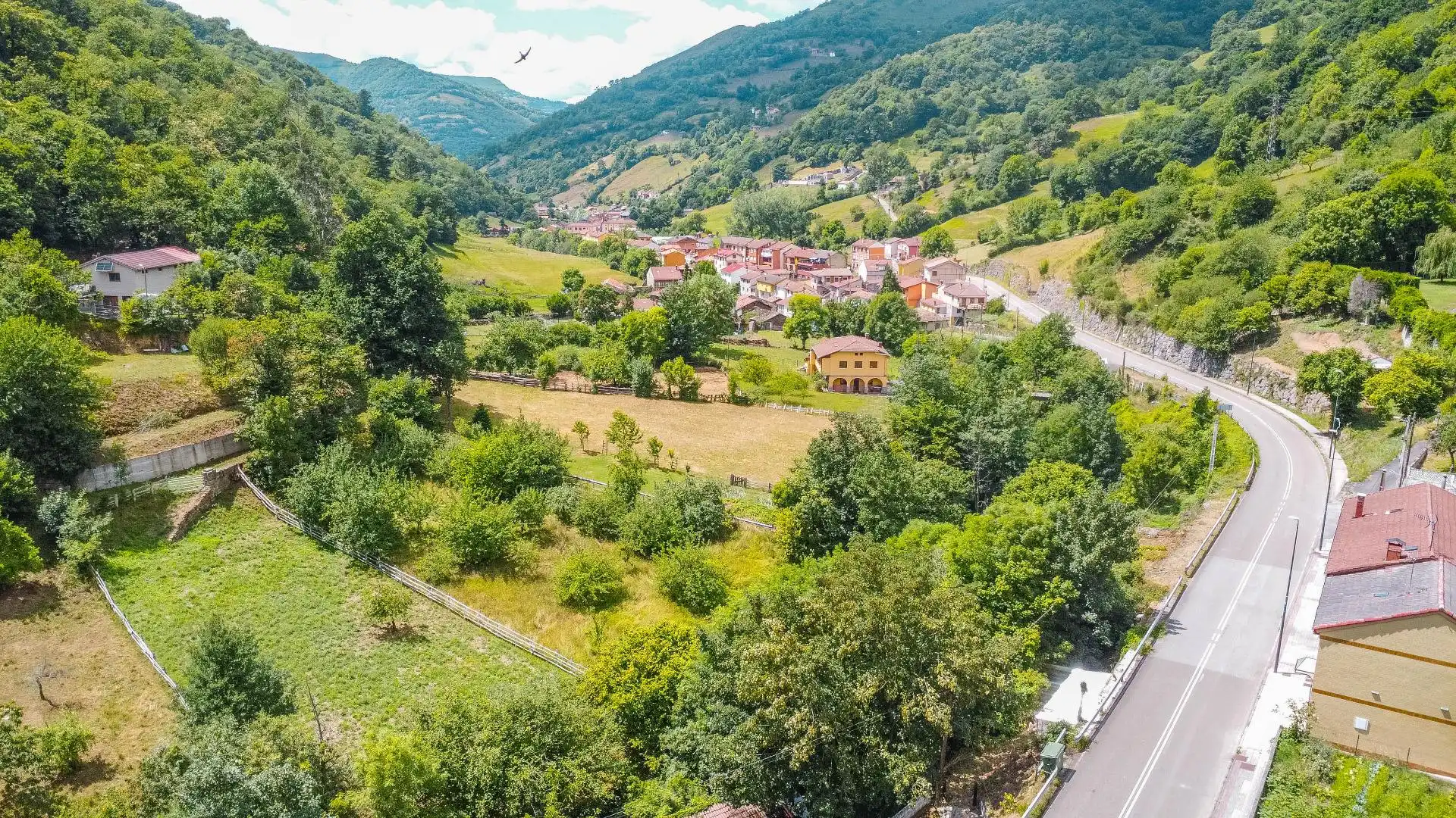 Casa adosada en venda en Aller amb Traster