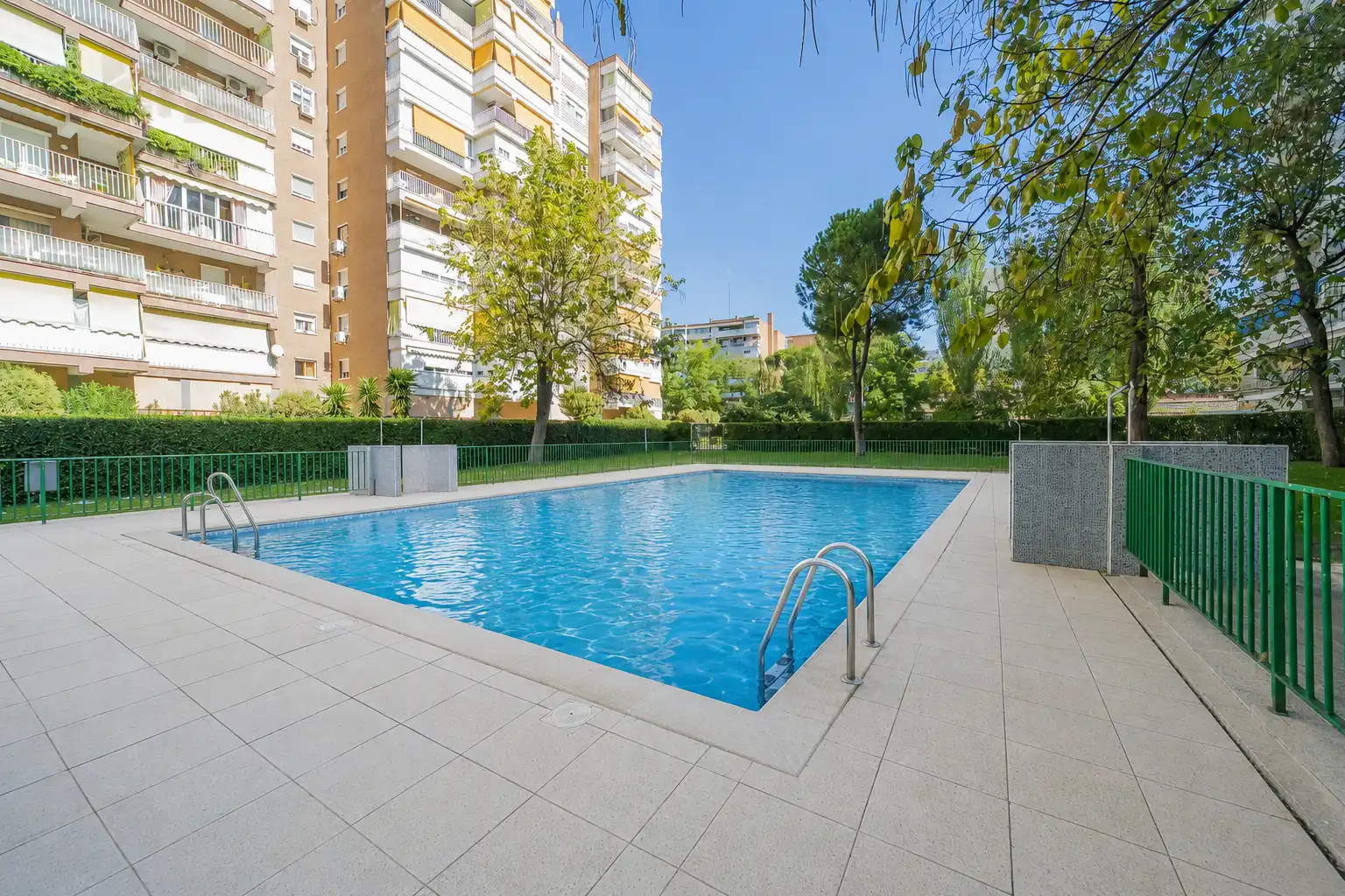 Pis amb piscina en venda a Calle Rubens