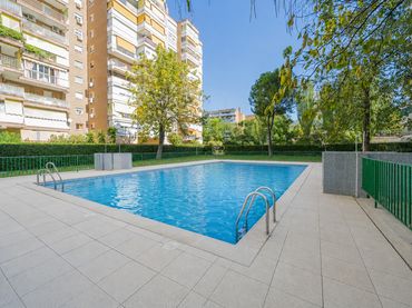 Pis amb piscina en venda a Calle Rubens