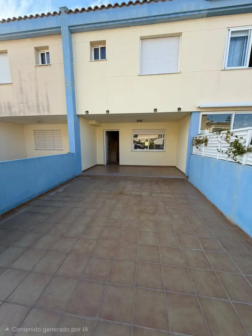 Reihenhaus mit Pool zur Miete in Avinguda del Meridía