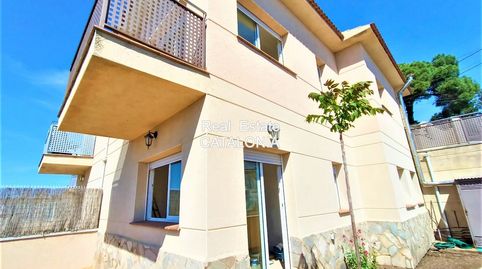 Foto 3 de Casa adosada en venda a Carrer Arboç, Aiguaviva Parc, Vidreres