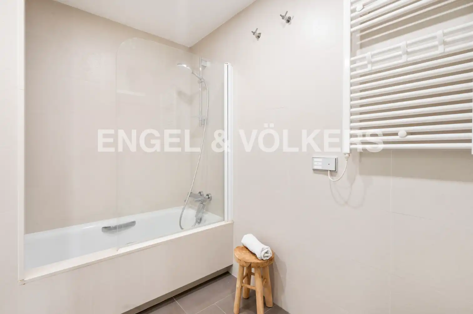 Bathroom of Flat for rent in Barcelona  with Air Conditioner, Heating and Parquet flooring