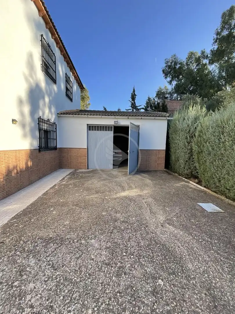 Parking de Finca rústica en venta en Linares con Piscina
