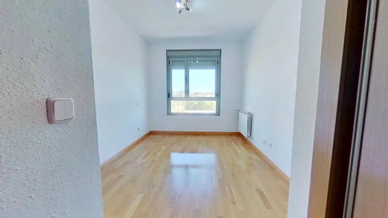 Bedroom of Flat for rent in Madrid  with Air Conditioner, Heating and Private garden