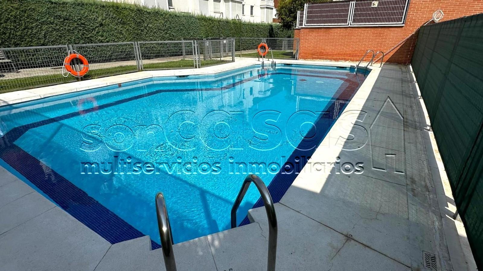 Piscina de Àtic de lloguer en  Madrid Capital amb Aire condicionat, Calefacció i Parquet