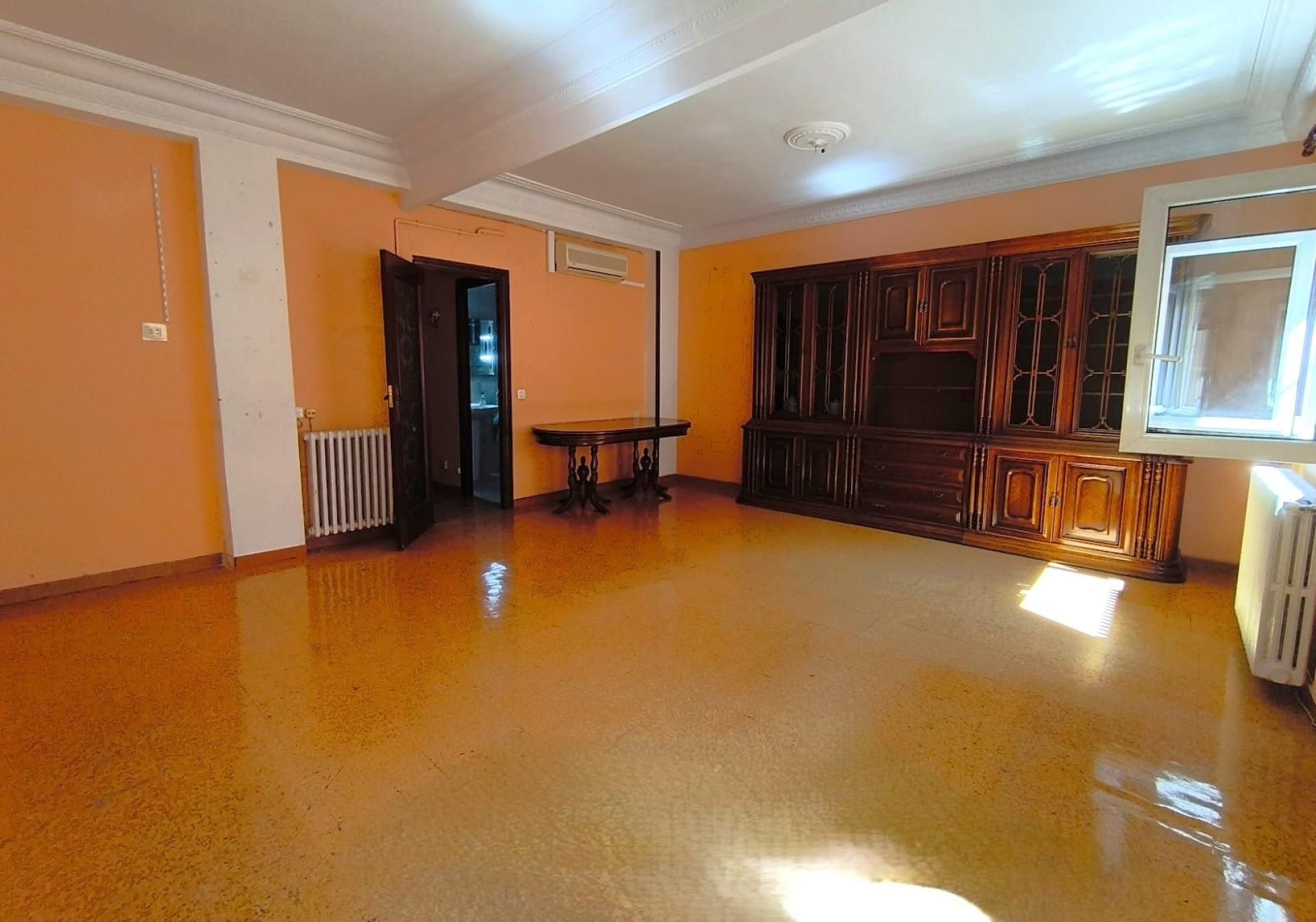 Piso en venta en  Huesca Capital con Aire acondicionado