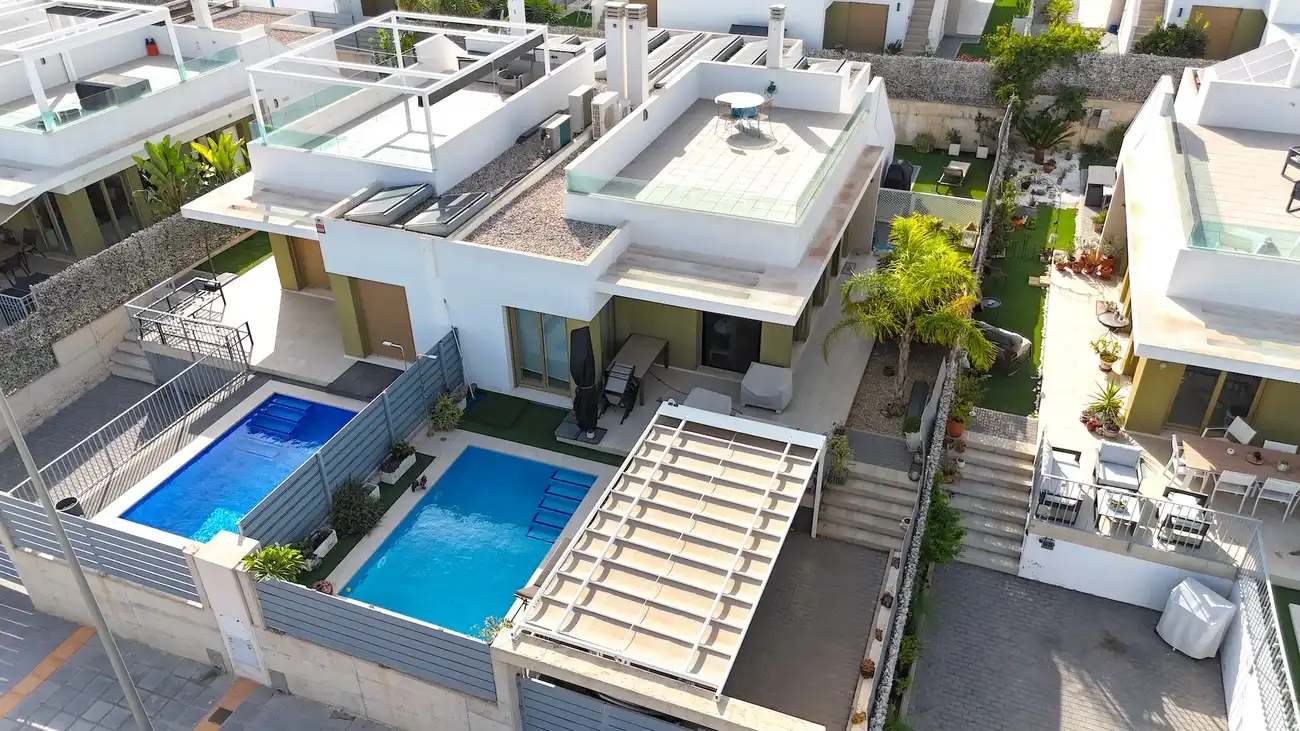 House with pool for sale in Jacarilla