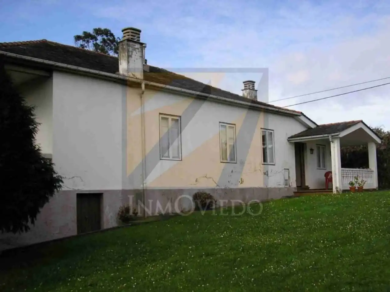 Vista exterior de Casa o xalet en venda en Coaña amb Calefacció, Terrassa i Moblat