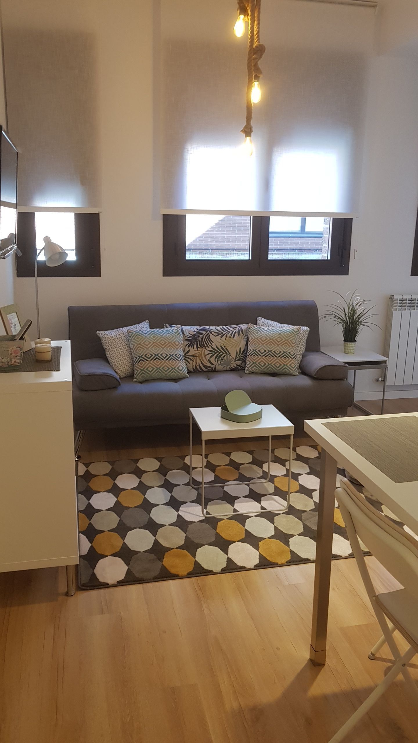 Sala d'estar de Apartament de lloguer en  Madrid Capital amb Aire condicionat, Calefacció i Moblat